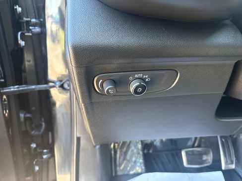 Used 2023 Buick Envision Essence w/ Sport Touring Package image 18