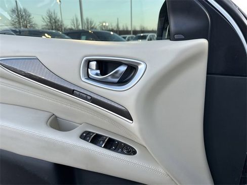 Used 2019 INFINITI QX60 Luxe w/ Essential Package image 30