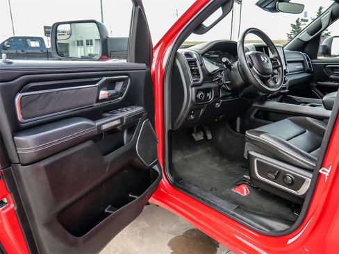 Used 2024 RAM 1500 Laramie image 28