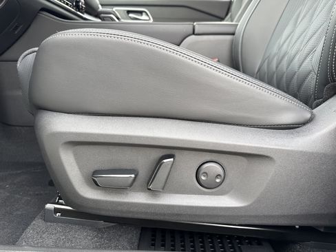 New 2026 Nissan Rogue Platinum AWD/4WD image 11