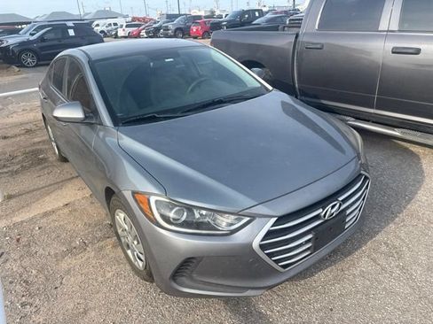 Used 2018 Hyundai Elantra SE FWD image 3