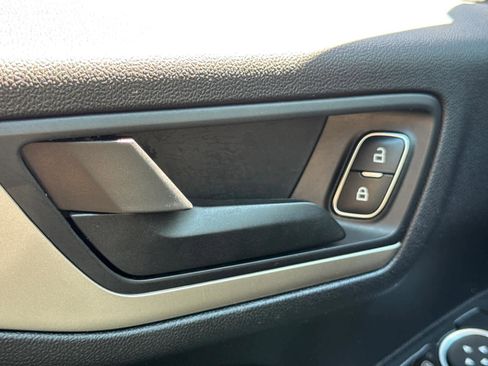 Used 2022 Ford Escape SE image 25