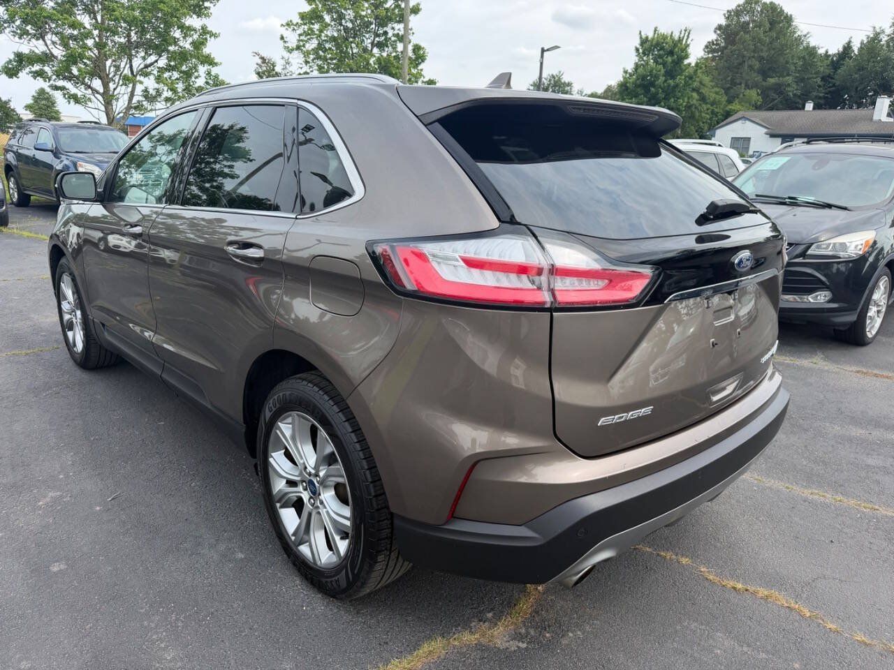 Used 2019 Ford Edge Titanium AWD/4WD image 3