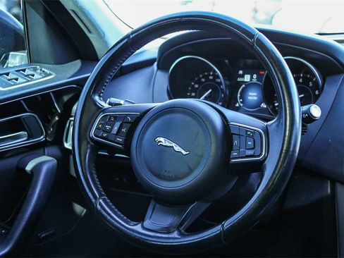 Used 2019 Jaguar F-PACE Premium image 16
