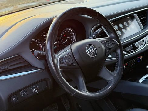 Used 2018 Buick Enclave Essence image 38