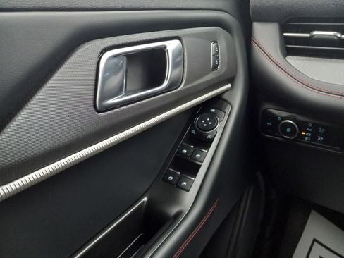 Used 2025 Ford Explorer ST-Line w/ ST-Line Street Pack image 26