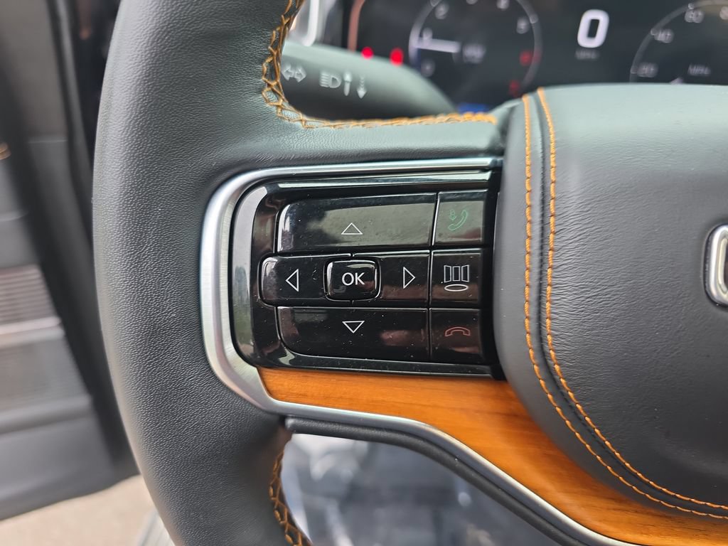 Used 2023 Jeep Grand Wagoneer Series III AWD/4WD image 19