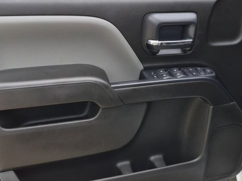 Used 2018 Chevrolet Silverado 1500 Custom w/ Custom Value Package image 14