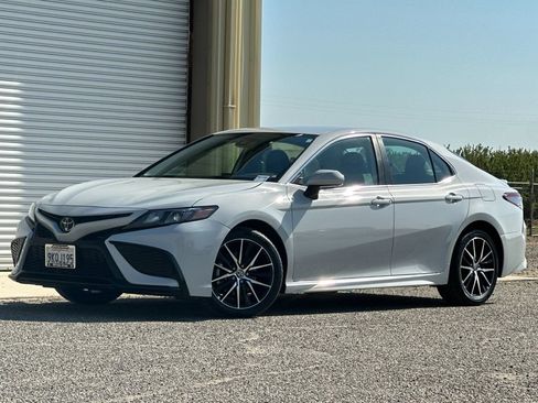 Used 2024 Toyota Camry SE FWD image 8