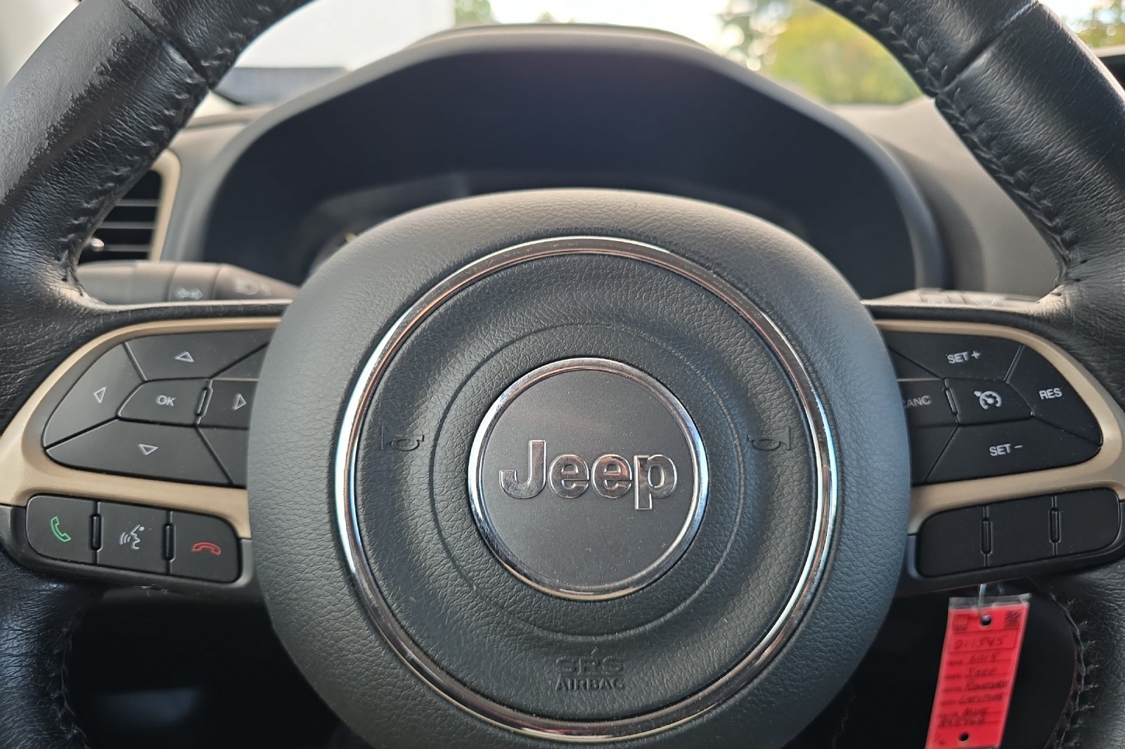 Used 2015 Jeep Renegade Latitude AWD/4WD image 22