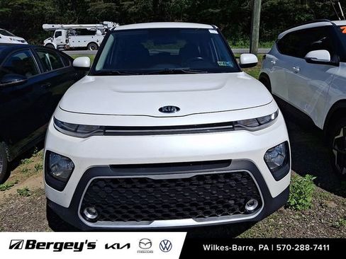Used 2020 Kia Soul LX FWD image 2