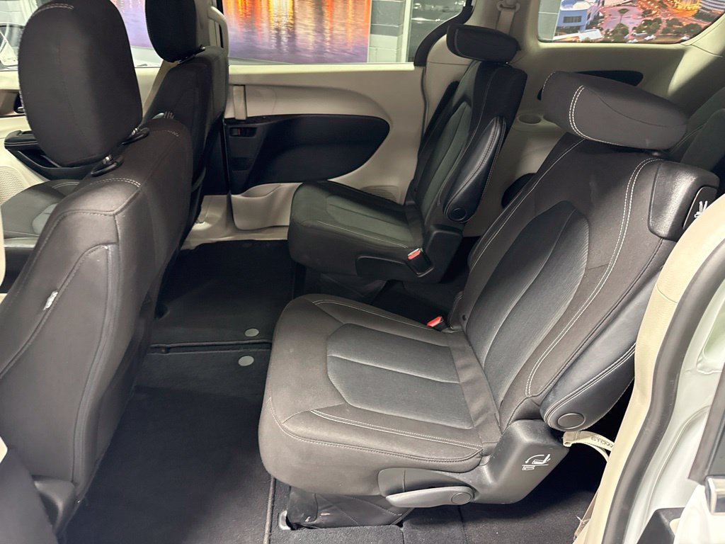 Used 2022 Chrysler Voyager LX FWD image 17