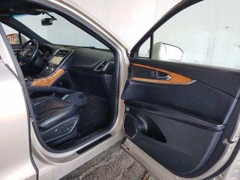 Used 2017 Lincoln MKX Reserve FWD image 10