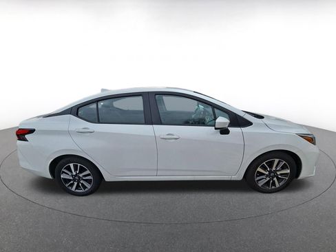 Used 2025 Nissan Versa SV image 8