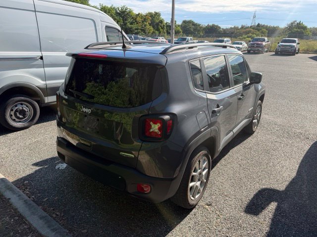 Used 2022 Jeep Renegade Latitude AWD/4WD image 3