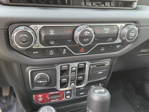 Used 2026 Jeep Wrangler Unlimited Rubicon AWD/4WD image 27