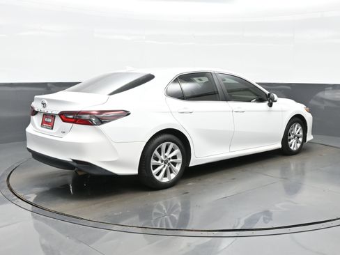 Used 2022 Toyota Camry LE FWD image 6