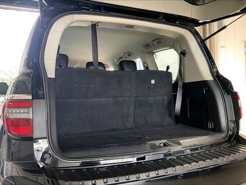 Used 2024 Nissan Armada SV AWD/4WD image 18