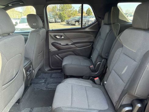 Used 2022 Chevrolet Traverse LT image 24