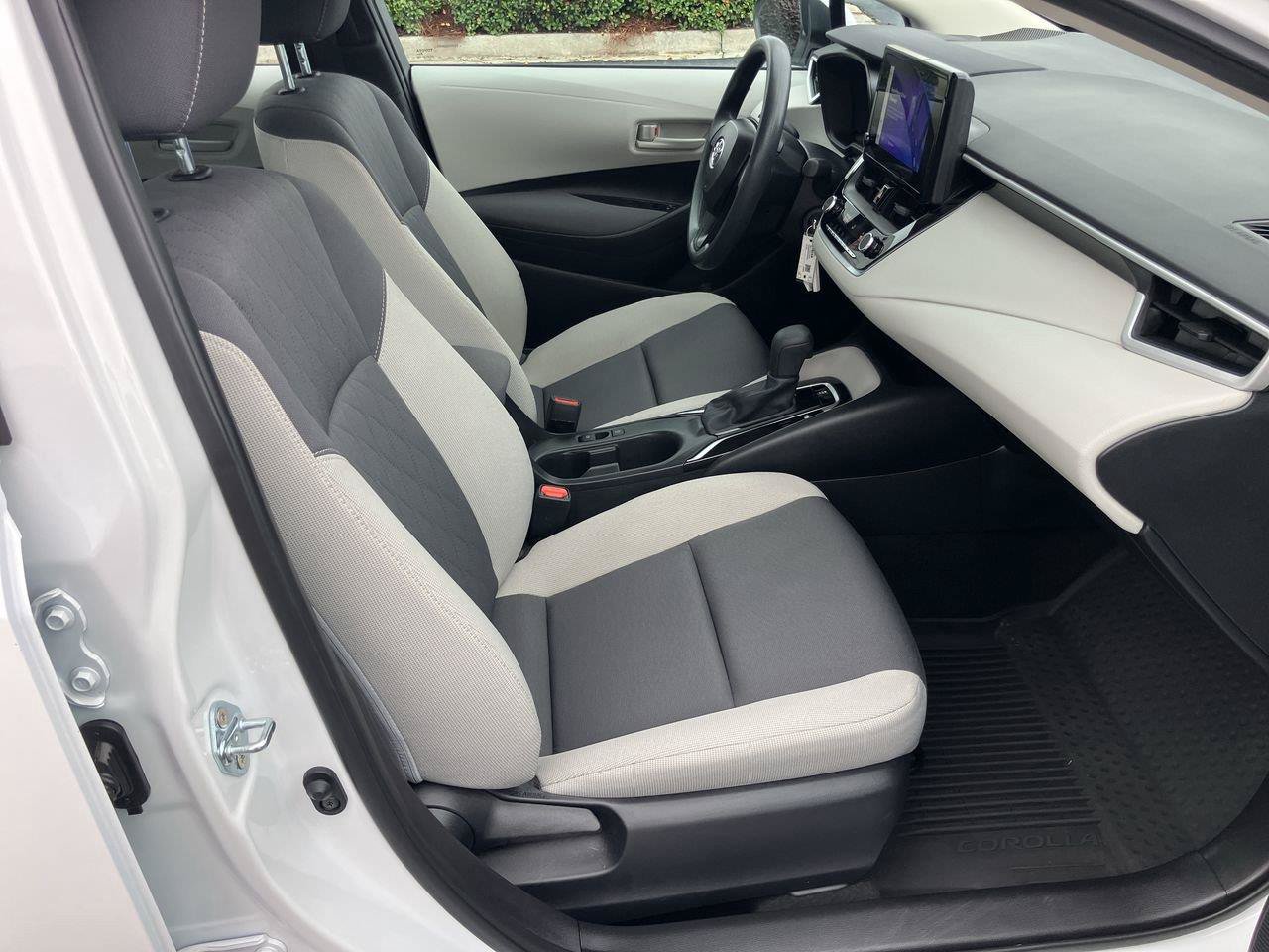 Certified 2025 Toyota Corolla LE FWD image 30