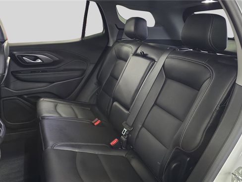 Used 2024 GMC Terrain SLT image 15