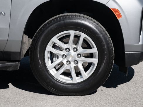 Used 2024 Chevrolet Suburban LT image 11