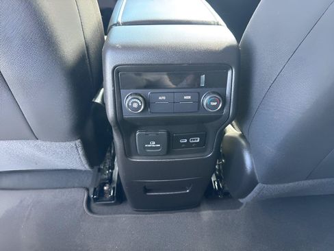 Used 2023 GMC Acadia SLE w/ Driver Convenience Package AWD/4WD image 17