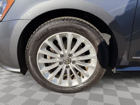 Used 2017 Volkswagen Passat 1.8T SE image 7