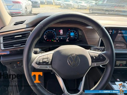 Used 2024 Volkswagen Atlas SE w/ Black Wheel Package FWD image 16