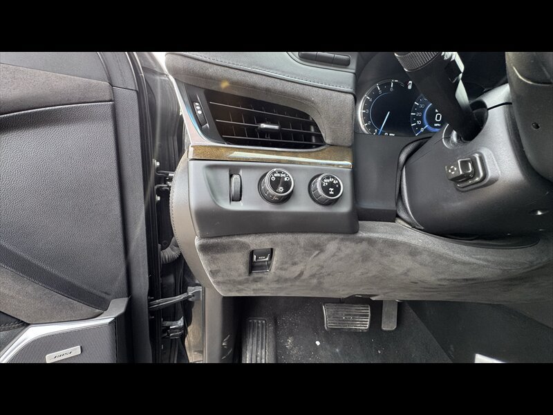 Used 2017 Cadillac Escalade Platinum AWD/4WD image 20