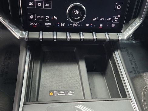 Used 2025 GMC Acadia Elevation image 25