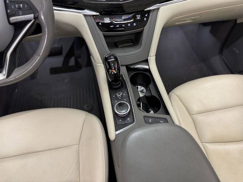 Used 2021 Cadillac XT6 Premium Luxury image 27