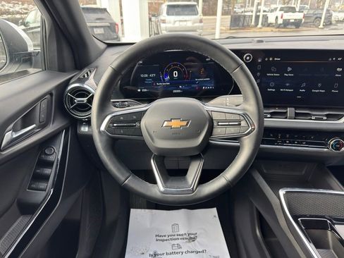 Used 2025 Chevrolet Equinox LT FWD image 36