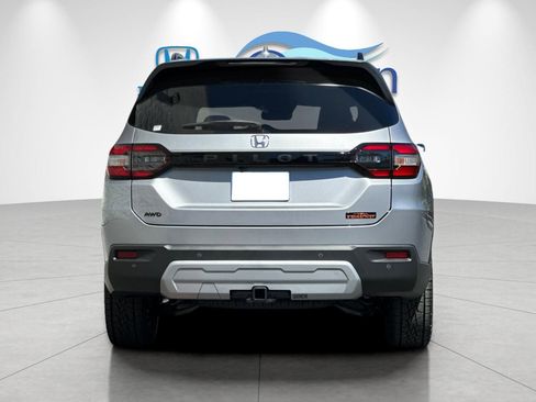 New 2025 Honda Pilot TrailSport image 4