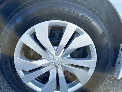 Used 2025 Nissan Versa S w/ Trunk Package FWD image 9