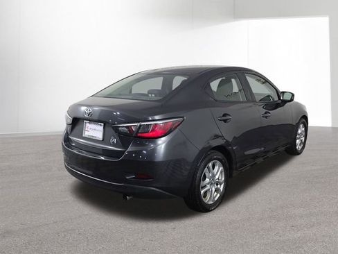 Used 2017 Toyota Yaris iA image 12