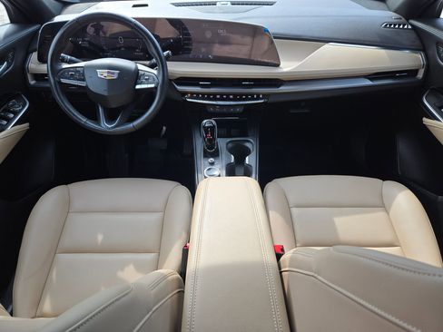 Used 2024 Cadillac XT4 Luxury w/ Cold Weather Package FWD image 15
