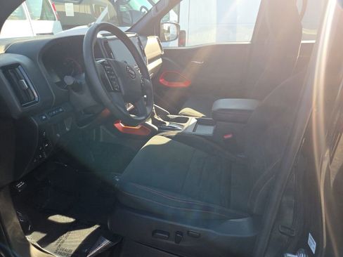 Used 2025 Nissan Frontier PRO-4X AWD/4WD image 3