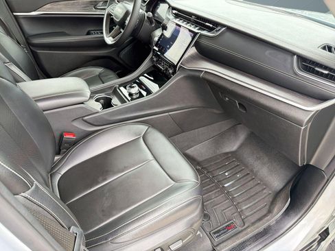 Used 2024 Jeep Grand Cherokee L Limited w/ Luxury Tech Group II image 31