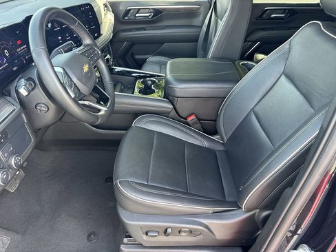 Used 2025 Chevrolet Suburban Premier RWD image 9