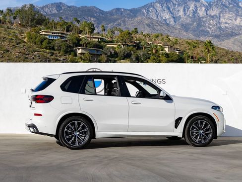 Certified 2025 BMW X5 xDrive40i w/ M Sport Package image 5