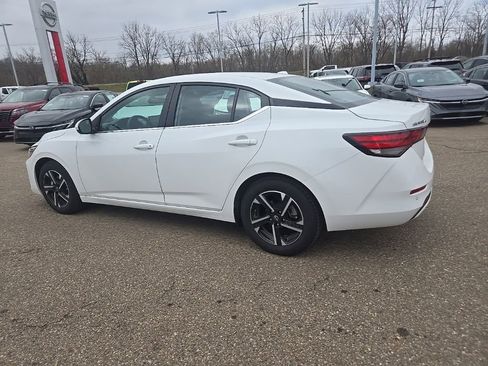 Used 2024 Nissan Sentra SV FWD image 5