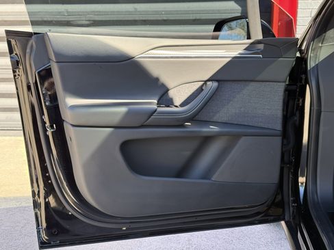 Used 2022 Tesla Model X Plaid image 13