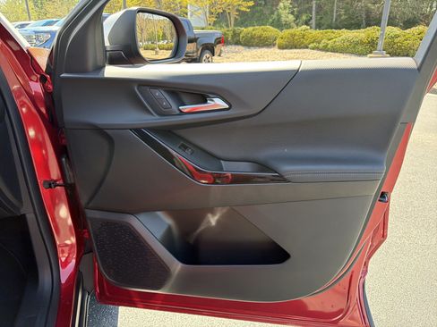 Used 2026 Chevrolet Equinox LT w/ Safety and Technology Package FWD image 14
