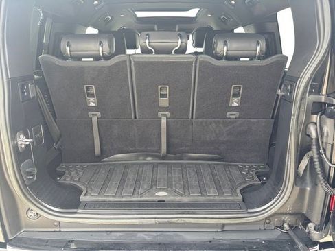 Used 2023 Land Rover Defender 130 X-Dynamic SE image 21