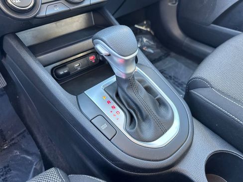 Used 2017 Hyundai Santa Fe Limited image 32