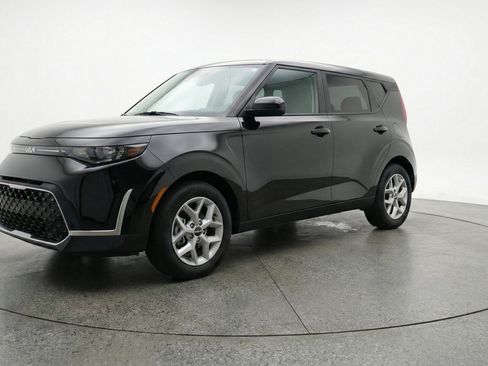 Used 2025 Kia Soul LX w/ LX Technology Package FWD image 3