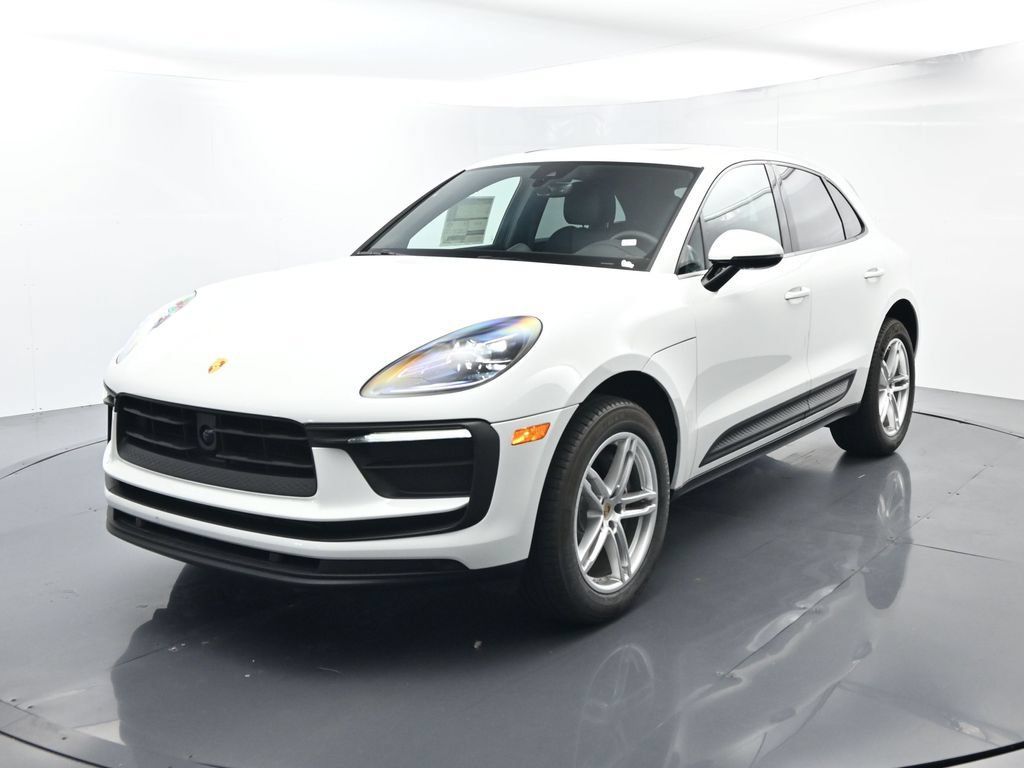 Certified 2025 Porsche Macan AWD/4WD image 17