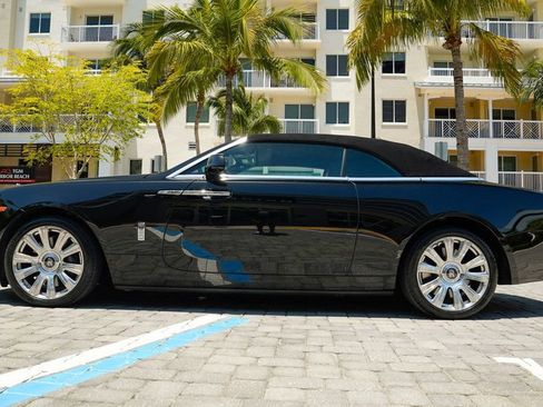 Used 2016 Rolls-Royce Dawn image 12