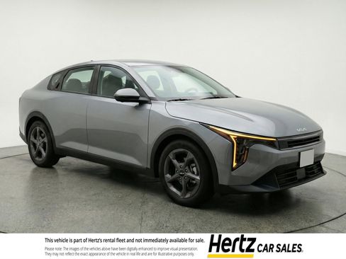 Used 2025 Kia K4 LXS image 1